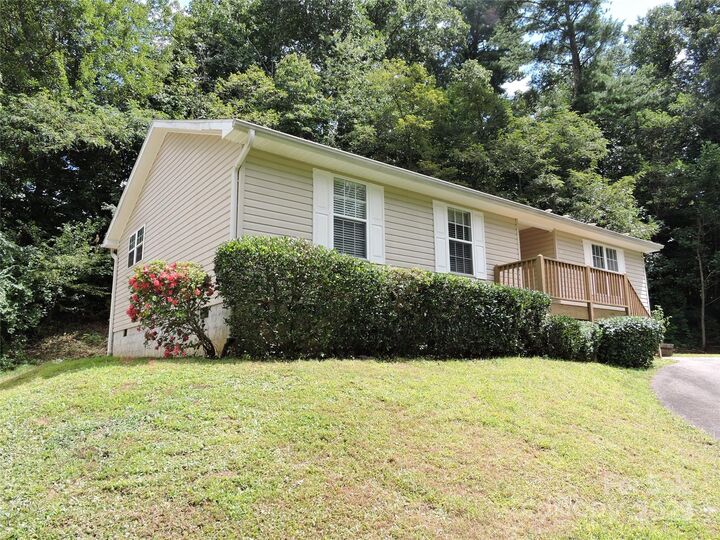 Property Photo: 13 Dawson Place NC 28803