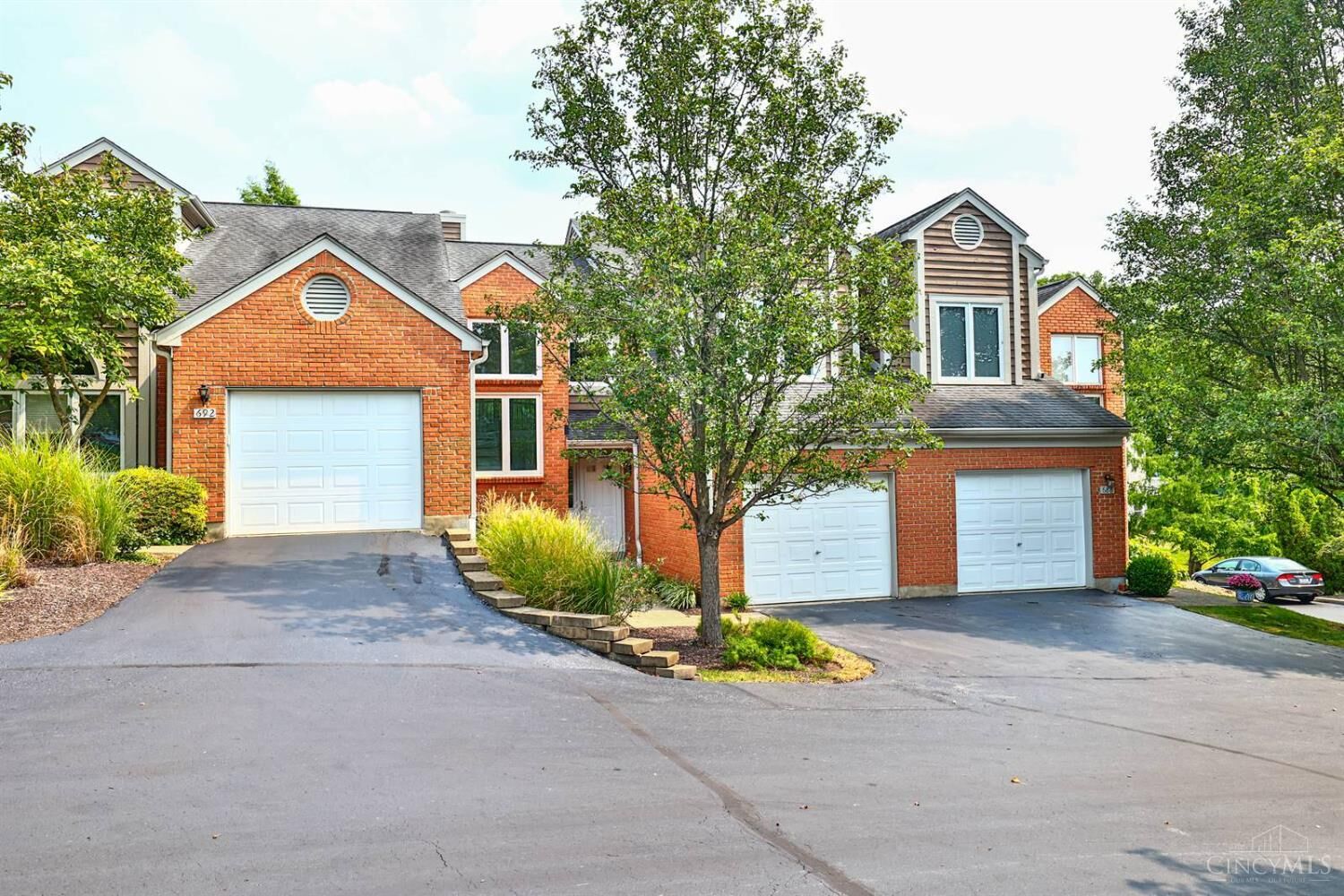 Property Photo:  690 Totten Way  OH 45226 
