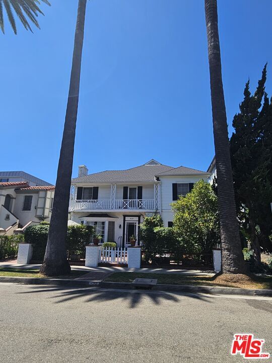 Property Photo:  441 1/2 S Palm Dr  CA 90212 