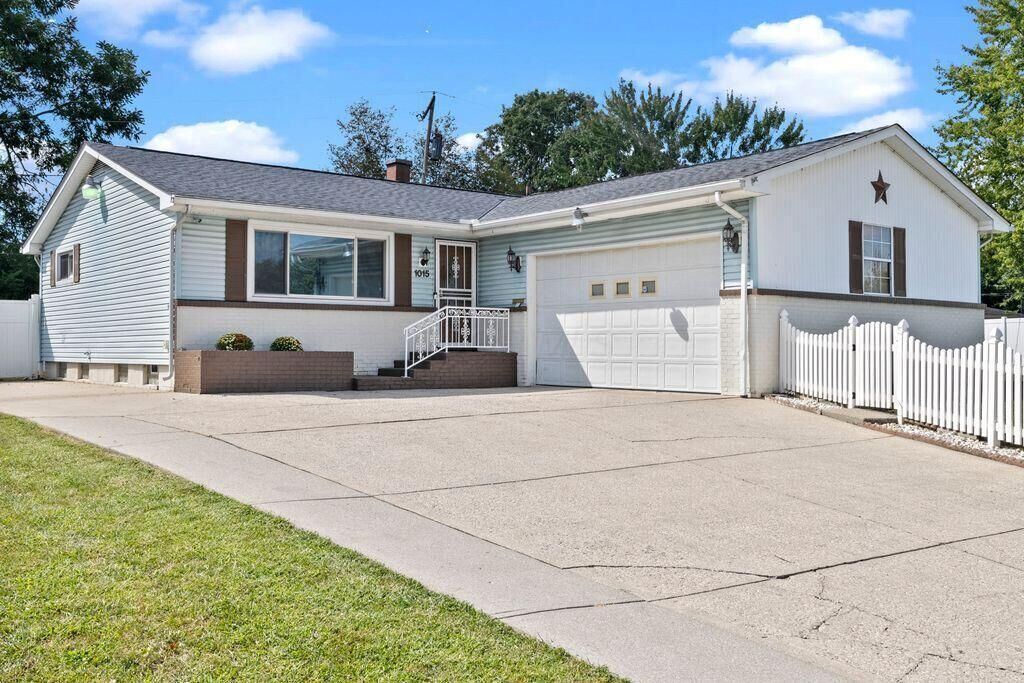 Property Photo: 1015 Hodges Drive OH 43204