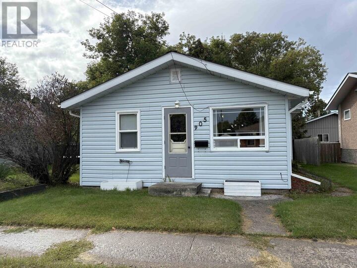 Property Photo:  905 McKenzie Ave N  ON P9A 2B5 
