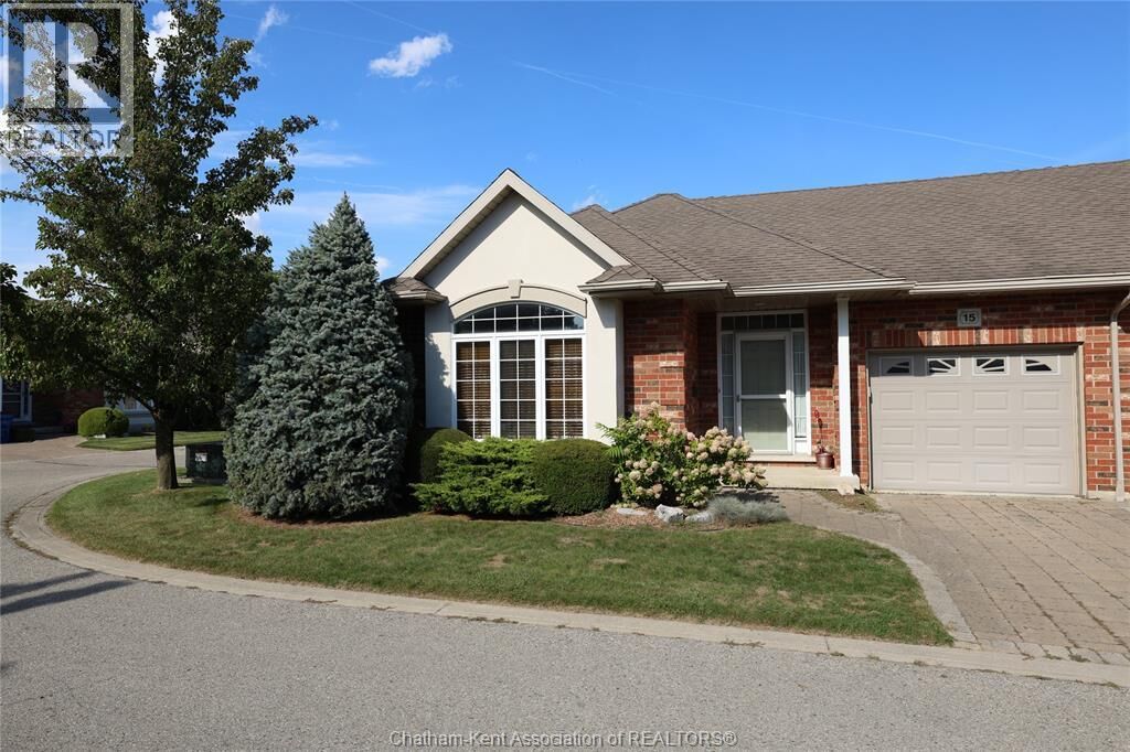 Property Photo: 15 Oakgrove Lane ON N7L 5R9