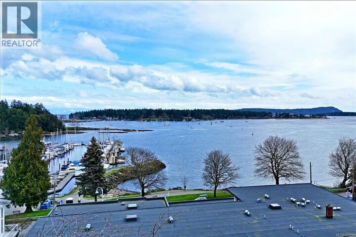 Property Photo:  350 Stewart Avenue  BC V9S 4C4 