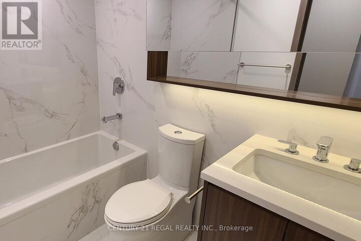 Property Photo:  38 Widmer Street 811  ON M5V 0P7 
