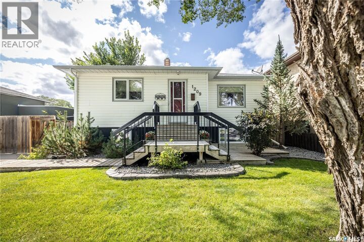Property Photo:  1209 L Avenue S  SK S7M 2J9 
