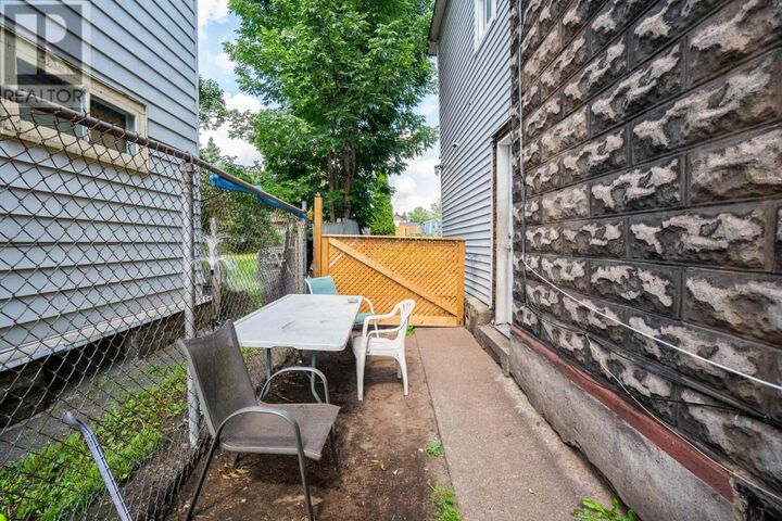 Photo de la propriété:  646 Queen St W  ON P6A 1A9 