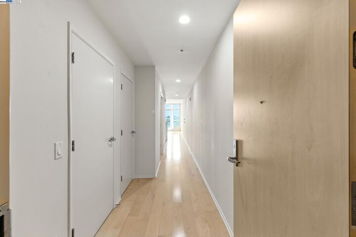 Property Photo:  1 Lakeside Dr 1006  CA 94612 