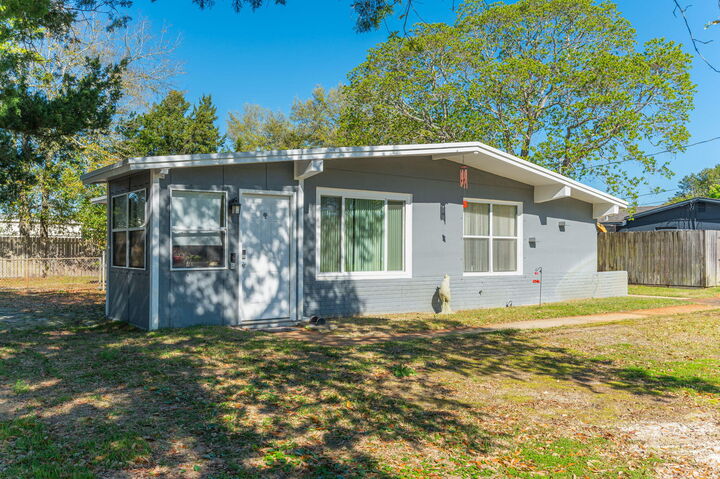Property Photo: 611 Shrewsbury Road FL 32569