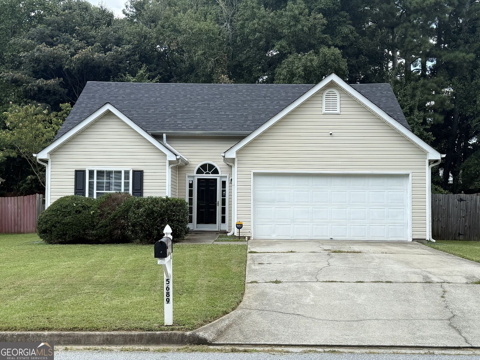 Property Photo: 5689 Isleworth Way GA 30349