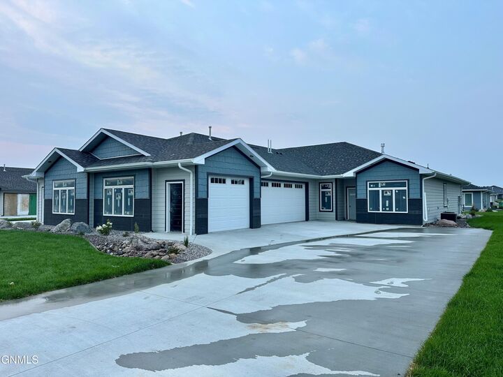 1825 Community Lp  Bismarck ND 58503 photo