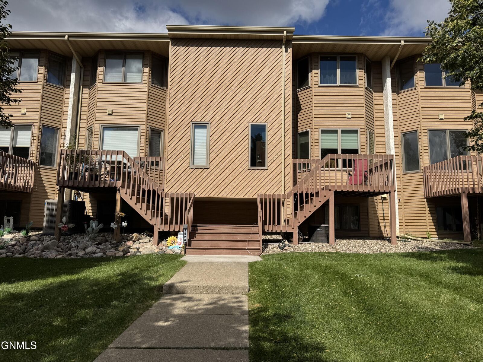 Property Photo:  1522 Cimarron Drive  ND 58503 