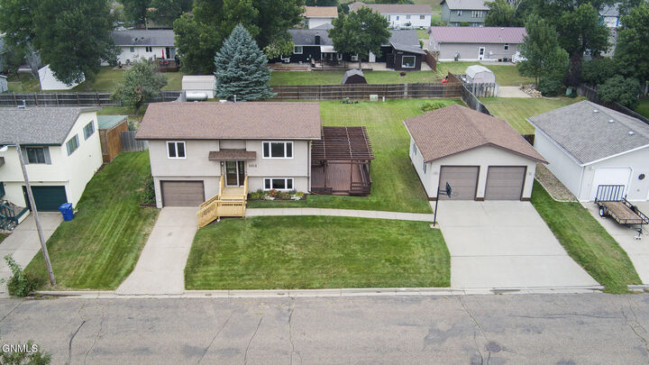 Property Photo: 1113 Chestnut Lane ND 58523