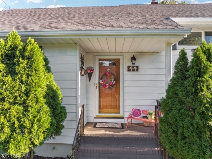 44 Carol Pl  Bloomfield Twp. NJ 07003 photo