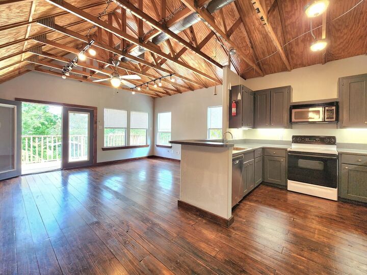 Property Photo: 2416 White Oak Dr Drive B TX 77009