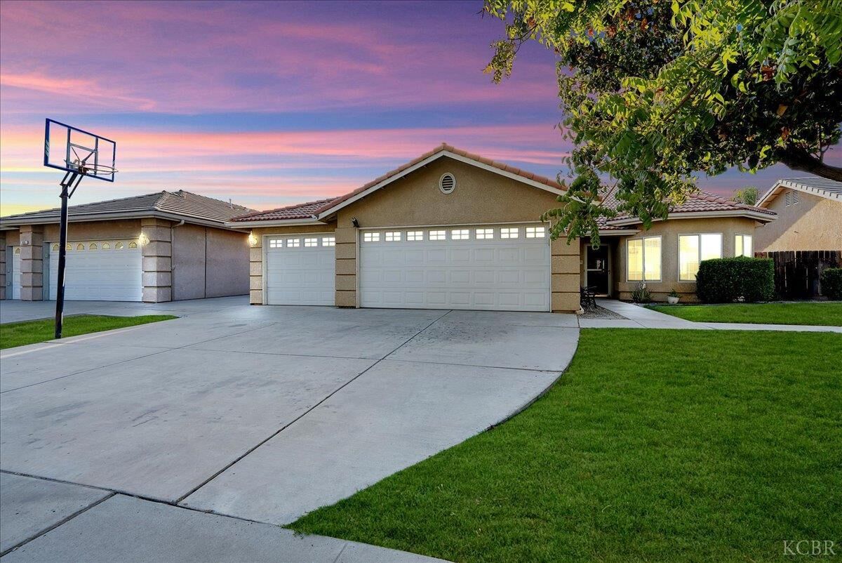 Property Photo: 525 Mallard Avenue CA 93245