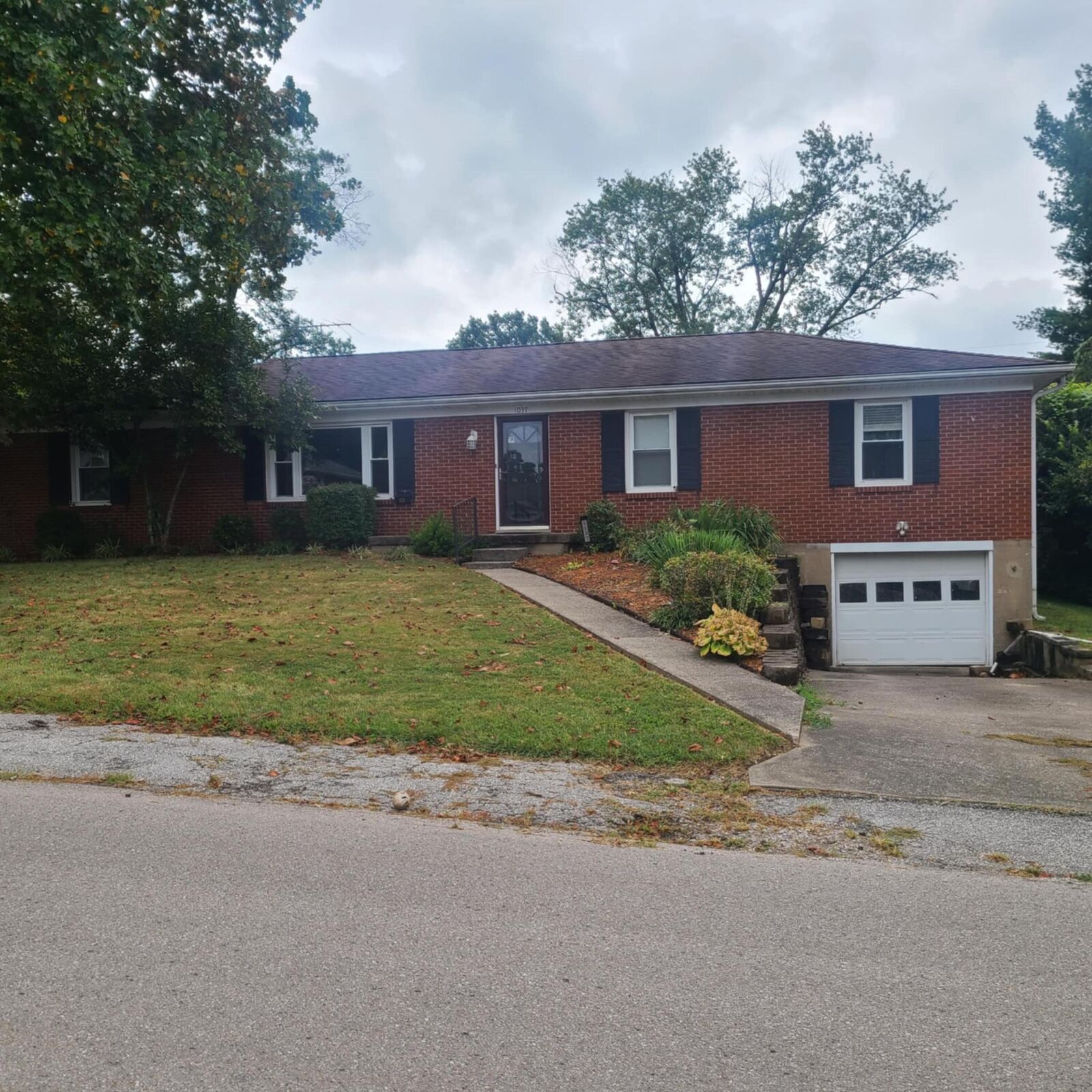 Property Photo:  1037 Pueblo Trail  KY 40601 