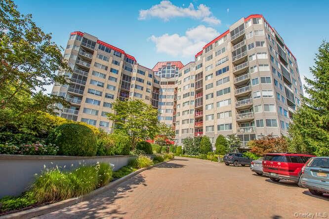 Property Photo:  10 Stewart Place 6fe  NY 10603 