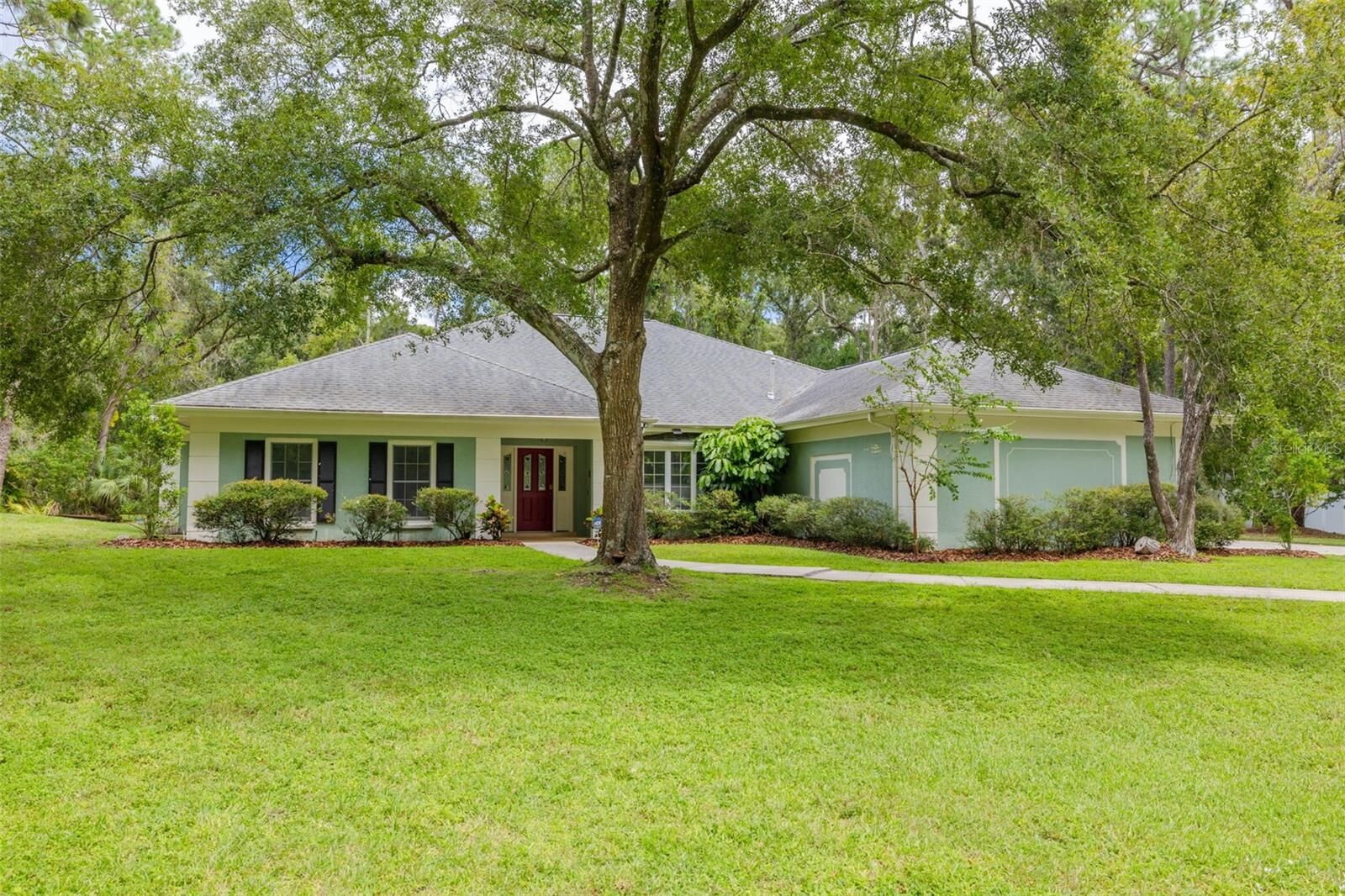 Property Photo:  10905 Spur Court  FL 33626 