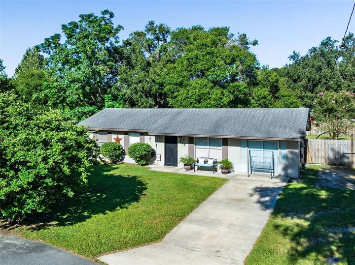Property Photo: 904 April Hills Boulevard FL 32159