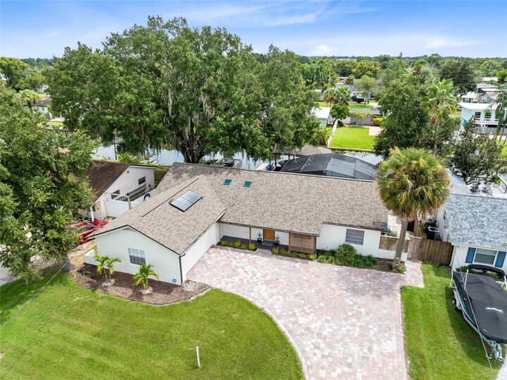 Property Photo: 2408 Caribbean Court FL 32805