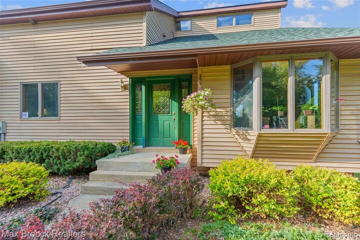 Property Photo:  4700 Stanley Road  MI 48421 8904 