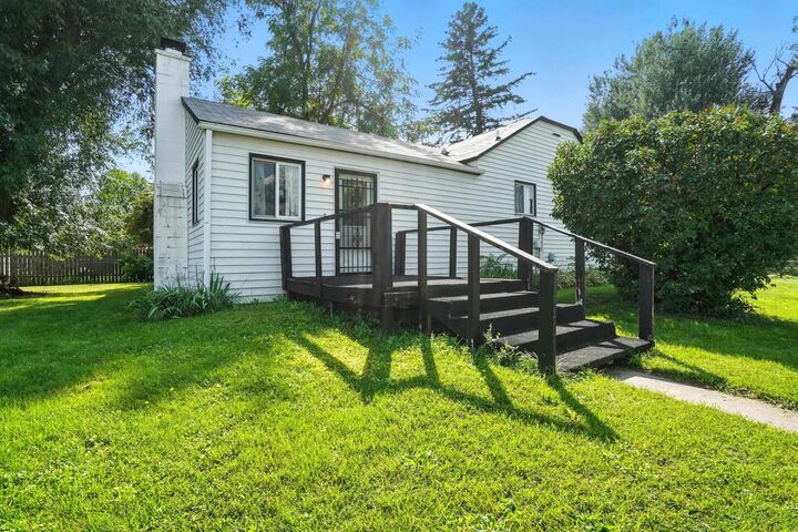 Property Photo:  1512 Pine Street  SD 57785 
