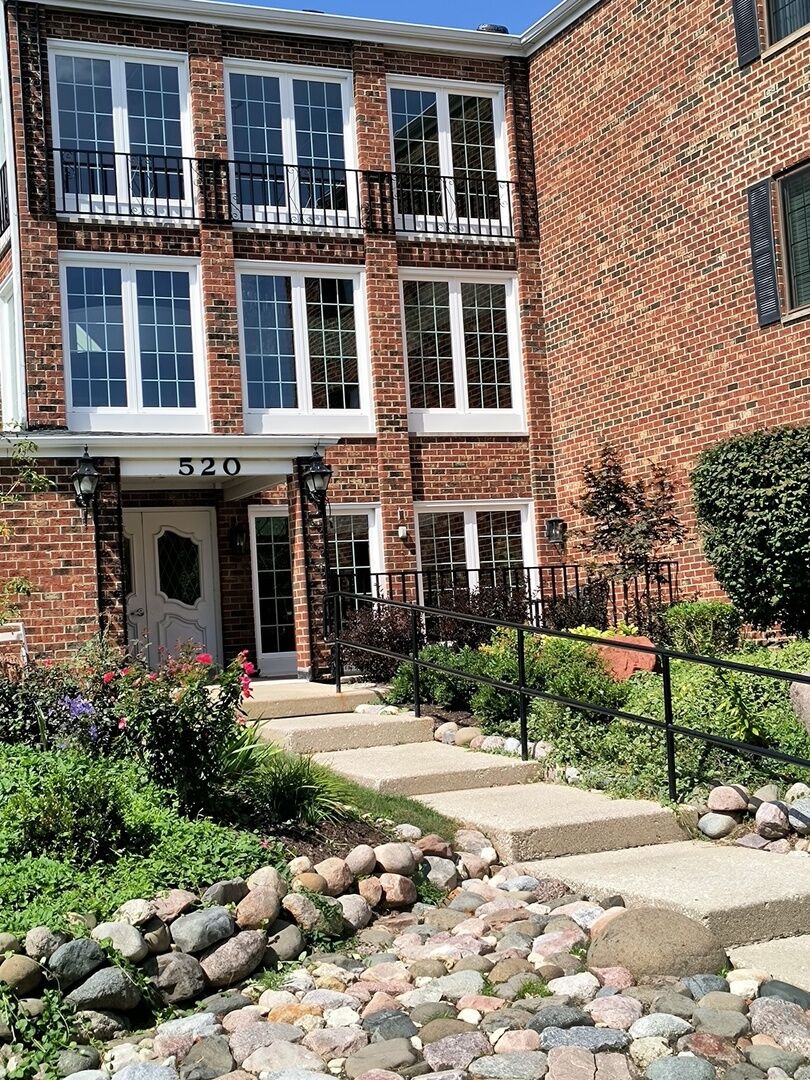 Property Photo: 520 Biesterfield Road 318 IL 60007