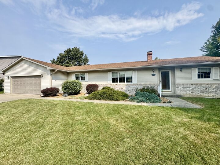Property Photo:  31 Colonial Drive  IL 61727 