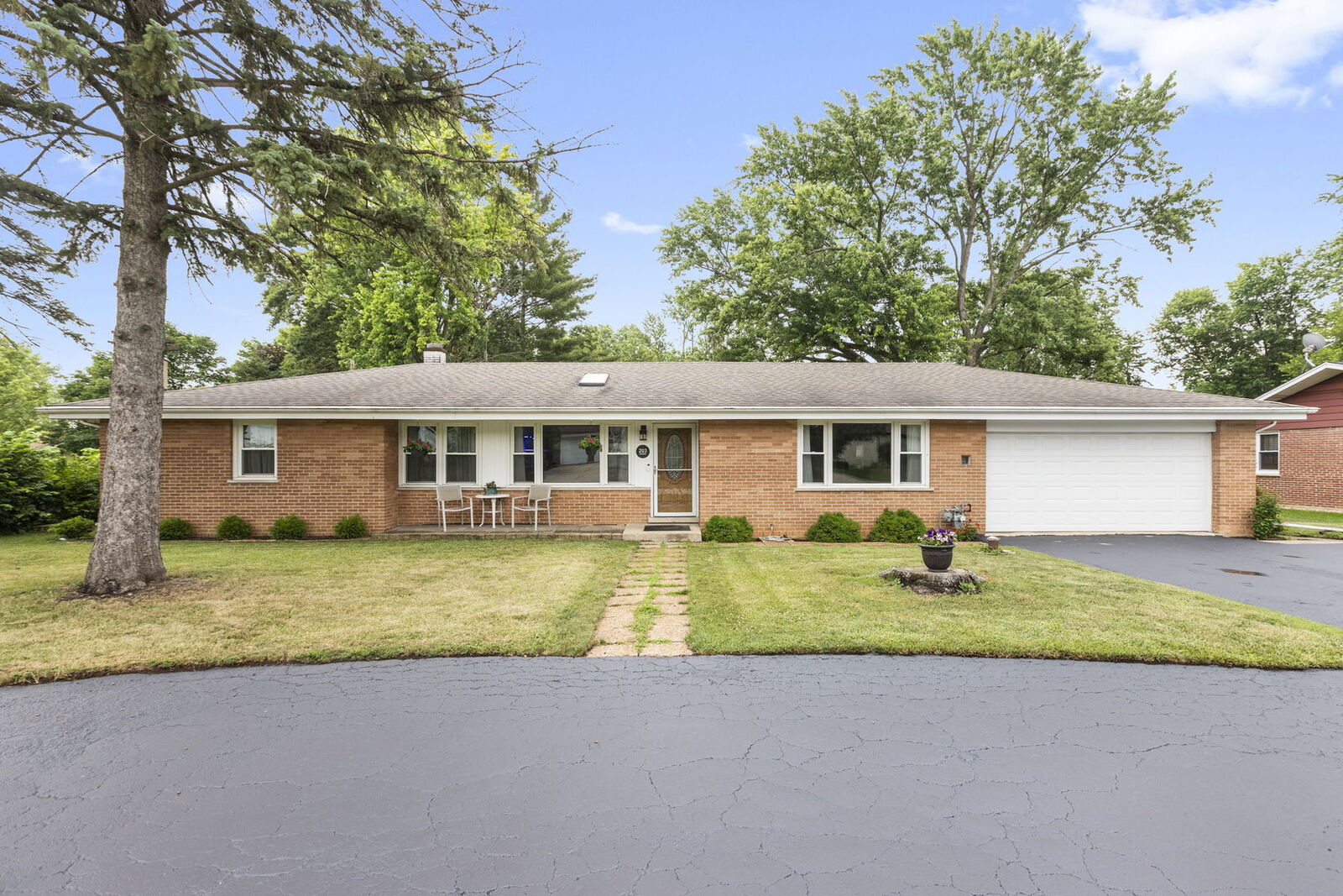 Property Photo:  203 Coldren Drive  IL 60070 