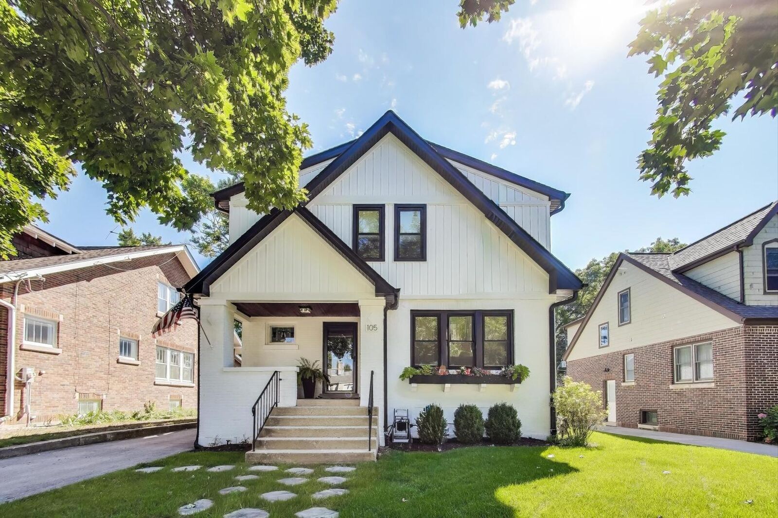 Property Photo:  105 S Mitchell Avenue  IL 60005 