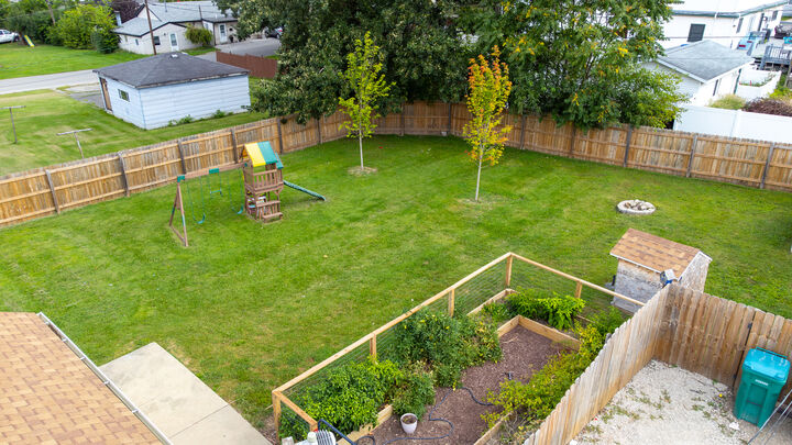 Property Photo: 614 Cayuga Street IL 60432