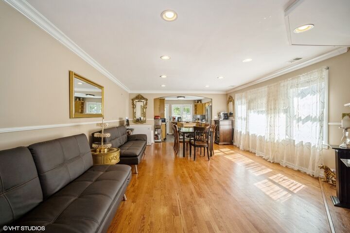 Property Photo: 1460 Ferndale Avenue IL 60035