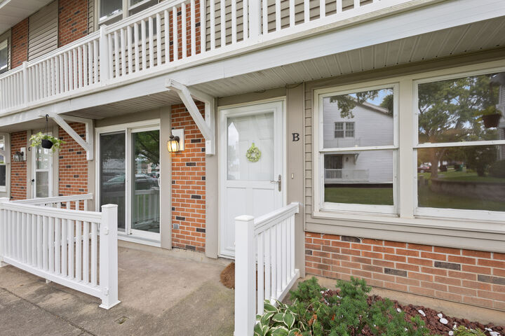 Property Photo:  205 Emerson Court B  IL 60108 