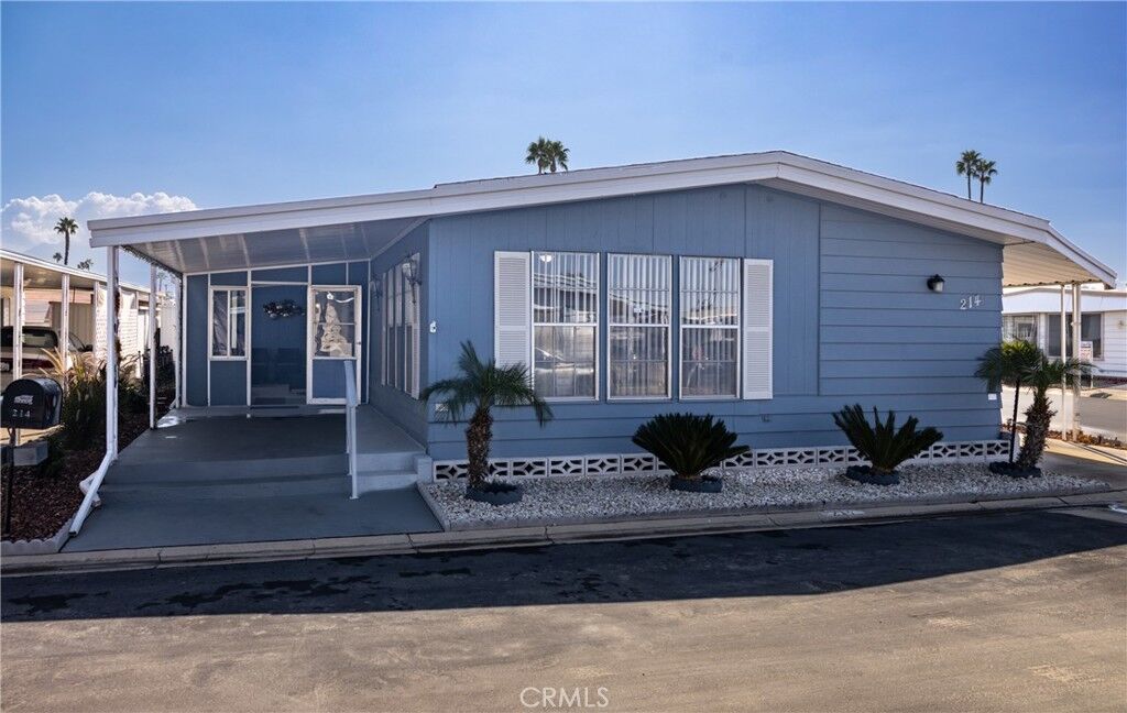 Property Photo: 601 N Kirby Street 214 CA 92545