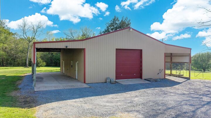 Property Photo:  865 Haley Rd  TN 37183 