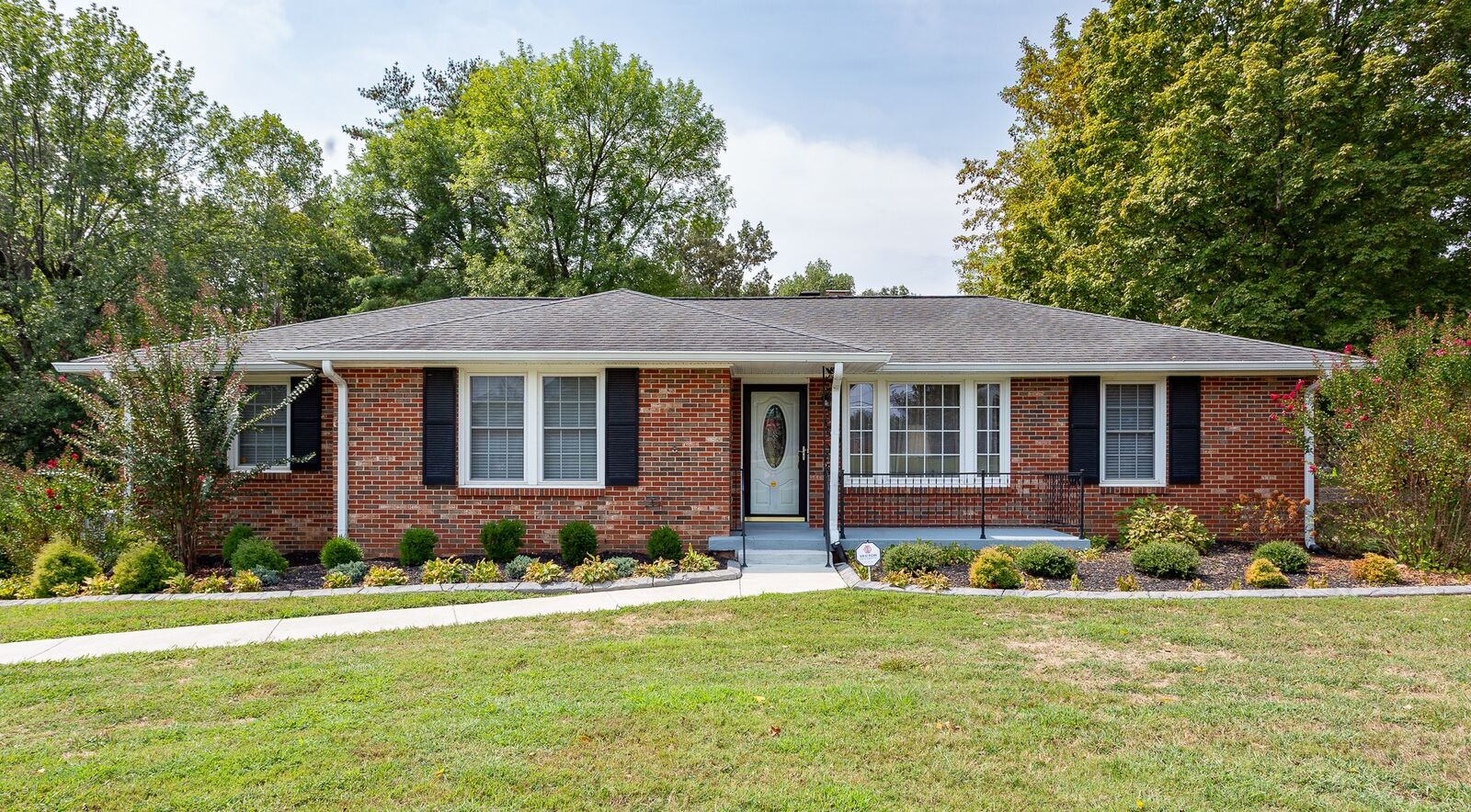 Property Photo:  210 Essex Drive  TN 37043 