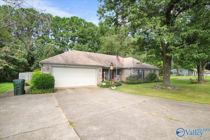 Property Photo:  6578 Wall Triana Hwy  AL 35757 