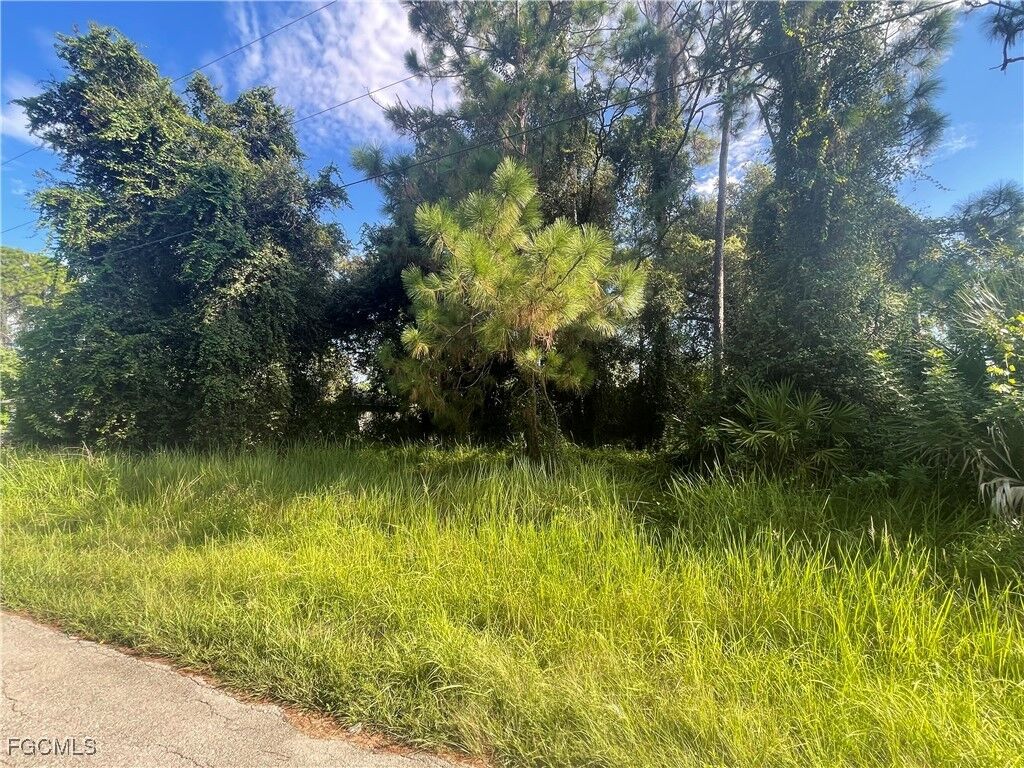 Property Photo:  4704 - 4706 30th Street SW  FL 33973 