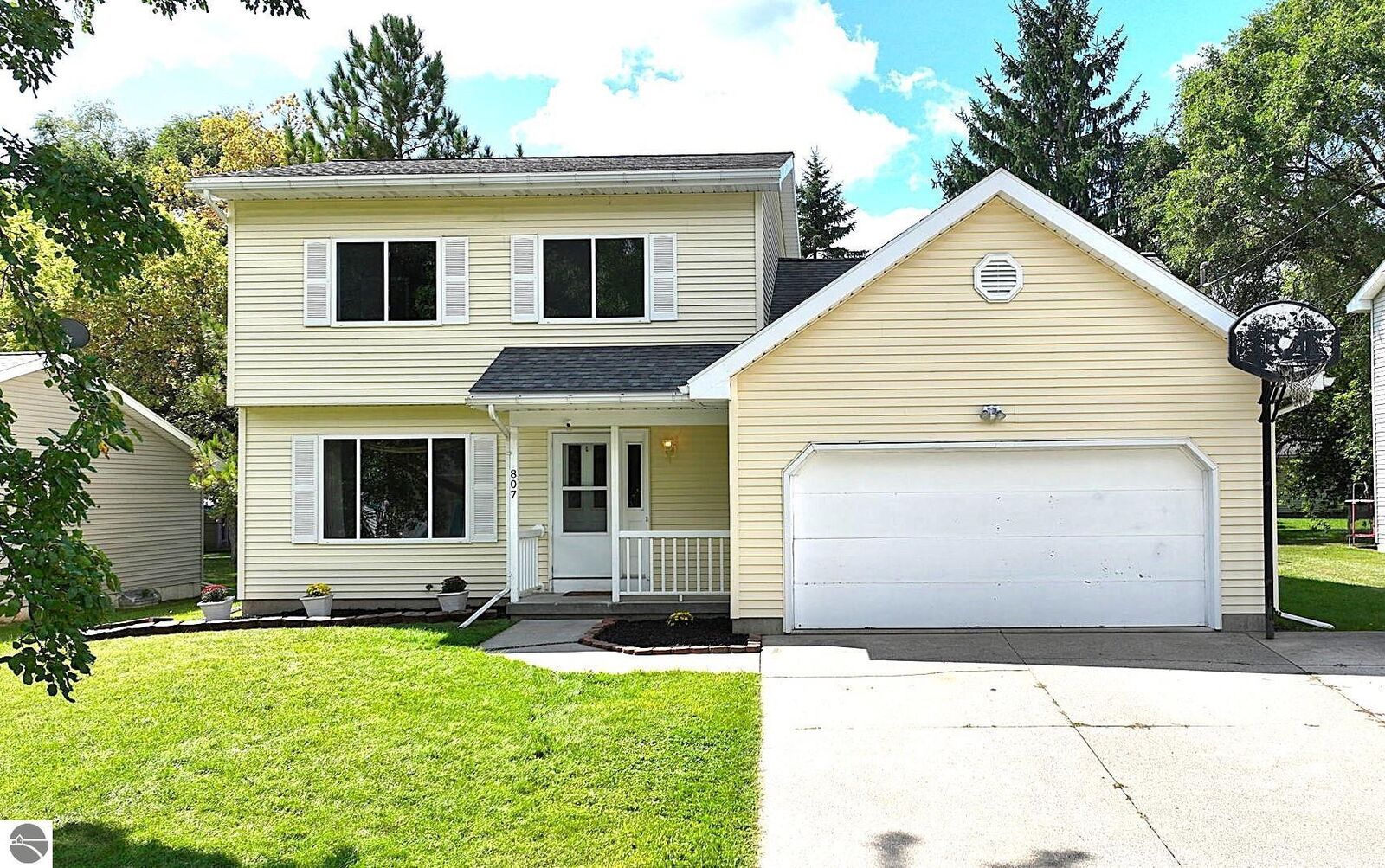 Property Photo: 807 Whitney Street MI 48858
