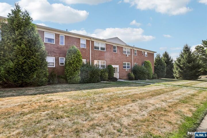 Property Photo:  28 Knox Terrace 2B  NJ 07470 
