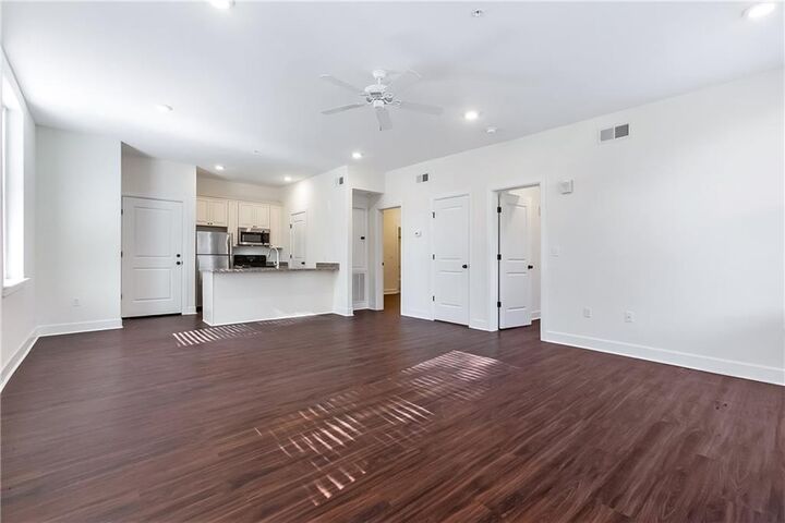 Property Photo:  3601 Camp Street 101  LA 70115 