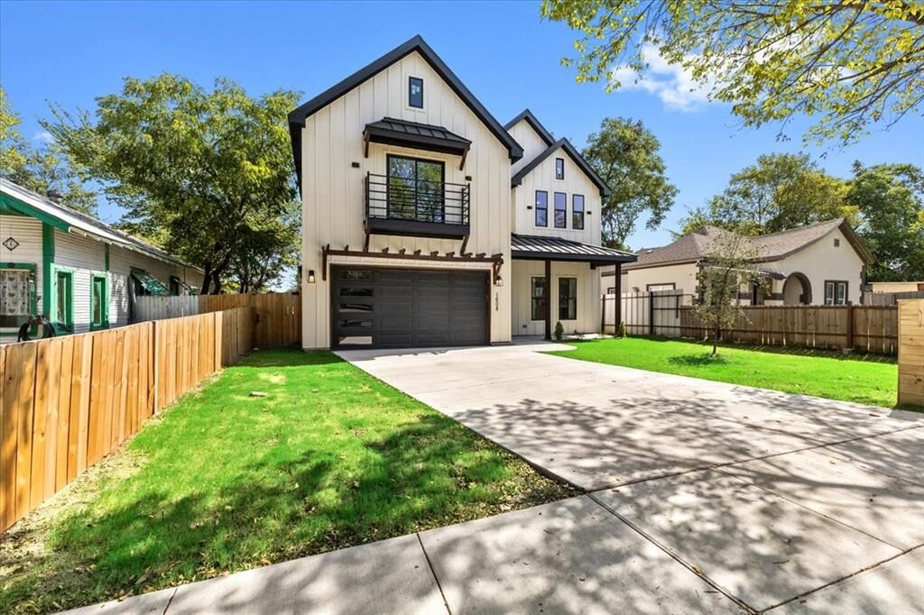 Property Photo:  1608 Lee Avenue  TX 76164
