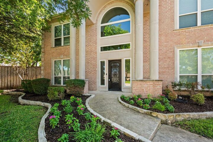Property Photo: 7804 Baywood Court TX 76182