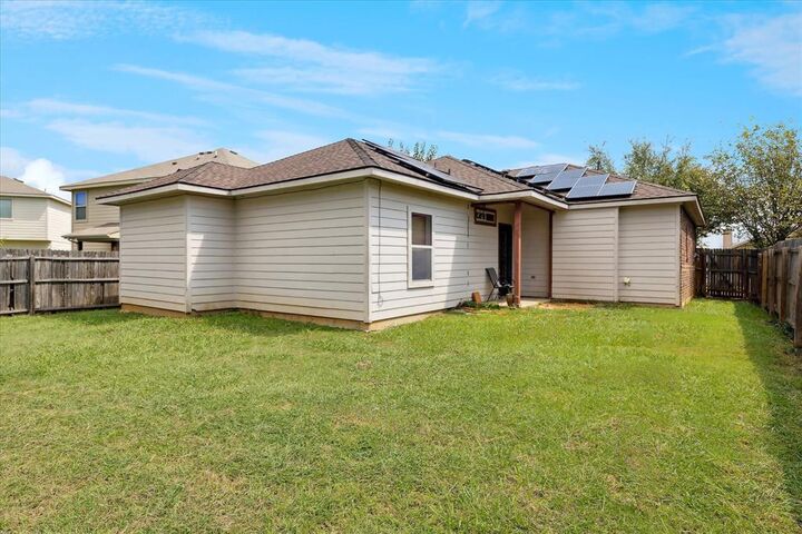Property Photo: 2044 Beacon Way TX 76140