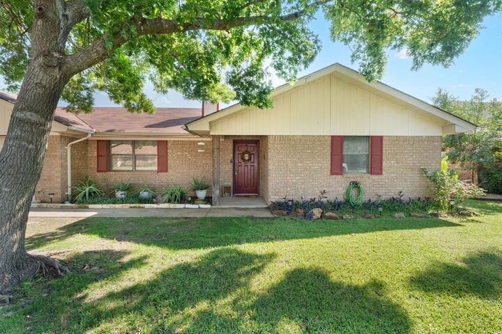 Property Photo: 1407 Inglewood Drive TX 76401
