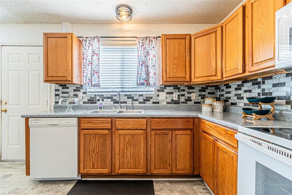 Property Photo:  2355 Summit Lane  TX 75227 