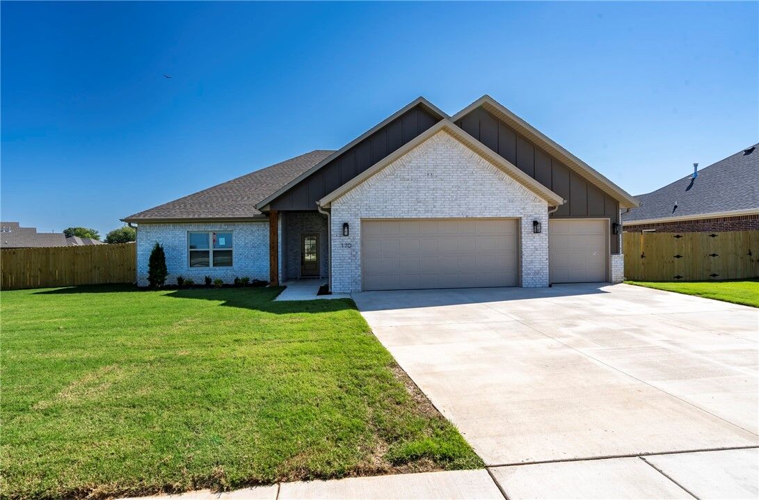 Property Photo: 170 N Banner Avenue AR 72730