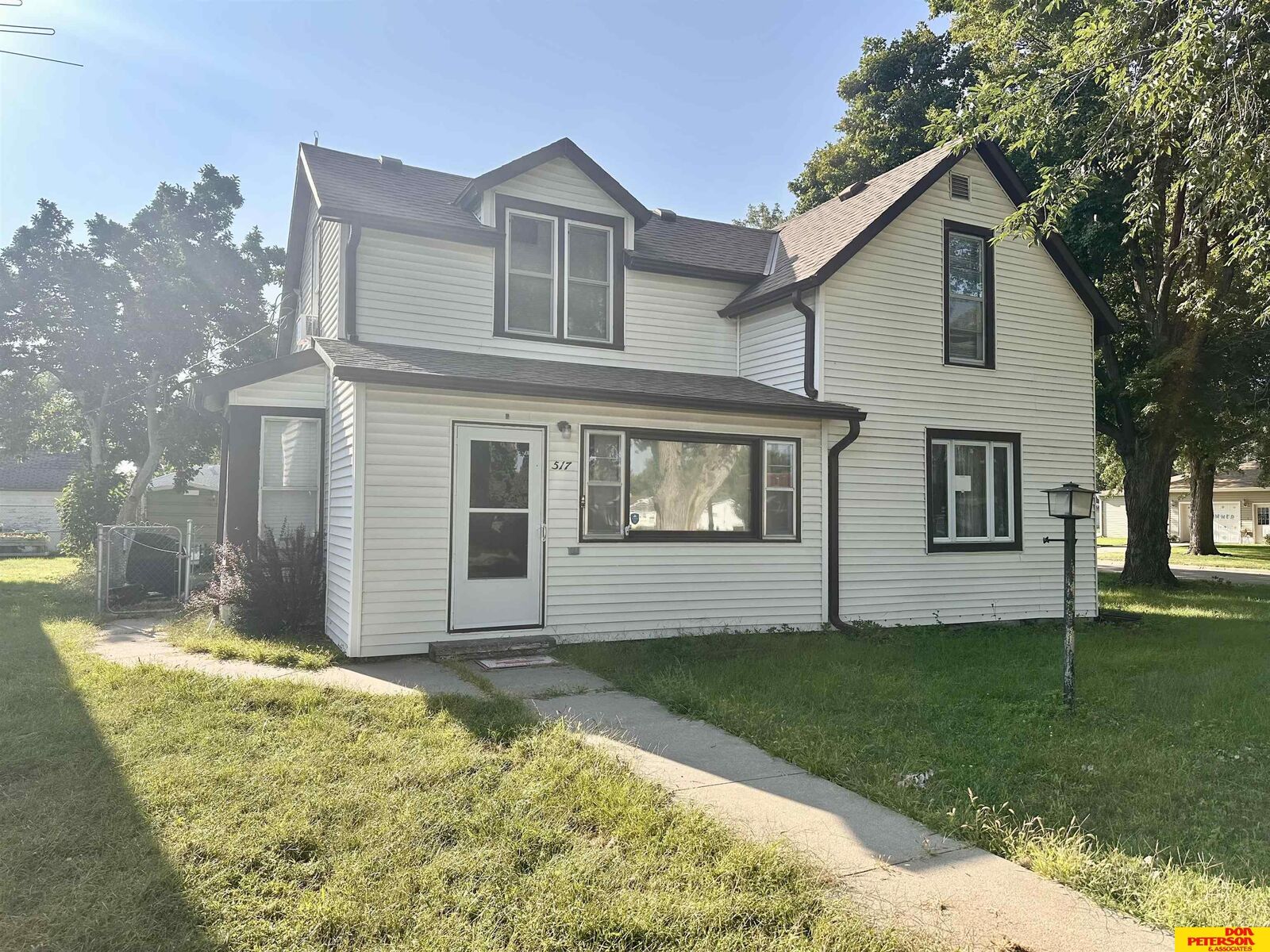Property Photo:  517 6th Street  NE 68057 