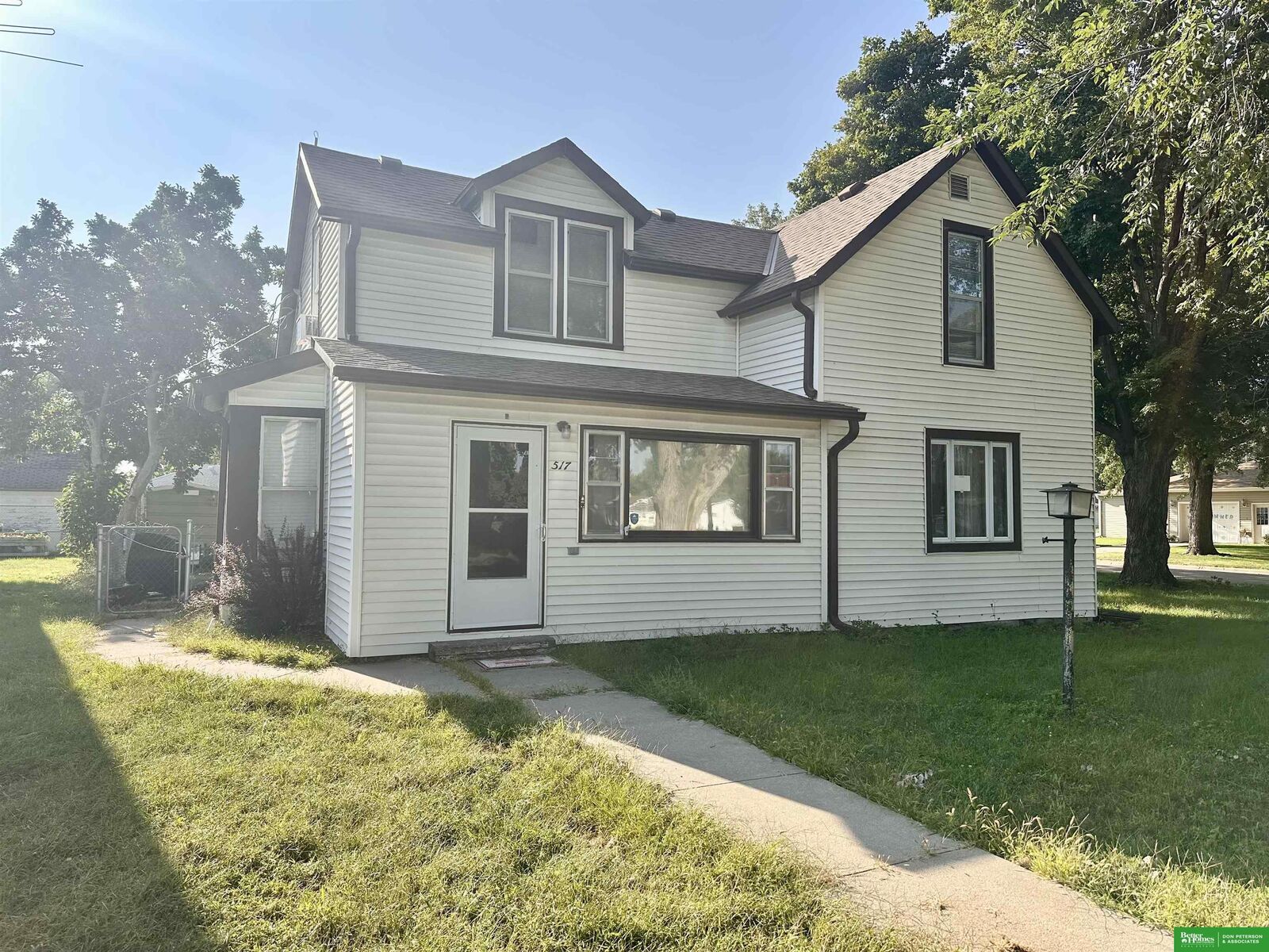 Property Photo:  517 6th Street  NE 68057 