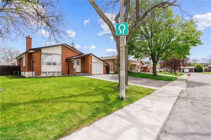 Photo de la propriété:  149 Greenford Drive  ON L8G 2G9 